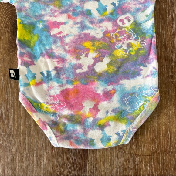 Boy Meets Girl Rainbow Tie Dye Care Bear Onesie Size: 9 months| Summer, Hippie - Picture 10 of 12